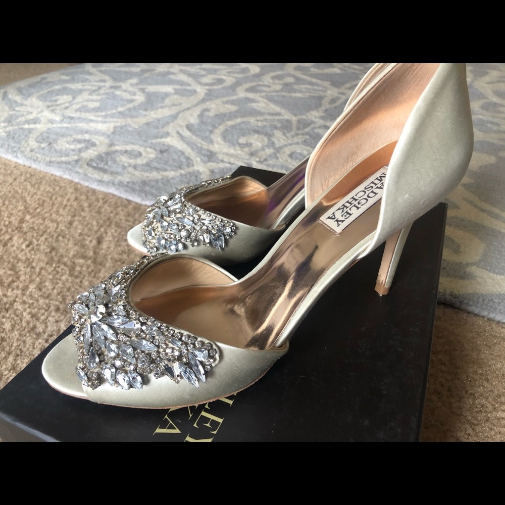 Badgley Mischka Ivory Candace Peep Toe Pump 8 - Picture 2 of 6